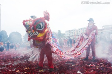 炮仗攻狮子 元宵节