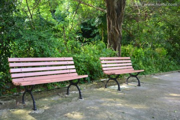 公园里的长凳