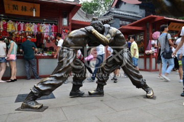 摔跤雕塑