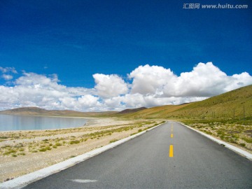 西藏阿里地区公路景观