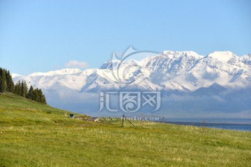 雪山 草原