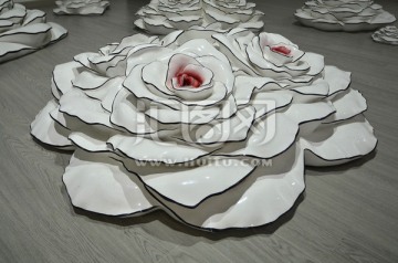 陶瓷玫瑰雕塑