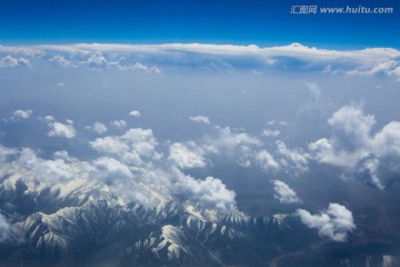 白云 航拍 雪山