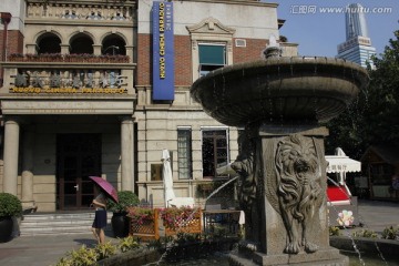 意大利风情街上的喷泉
