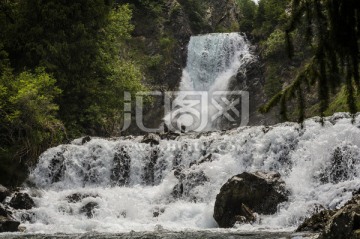 山间小溪流水