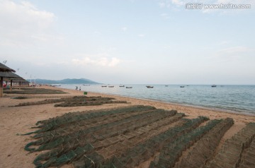 葫芦岛龙湾沙滩晒网