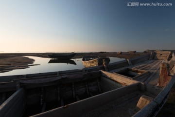 葫芦岛龙湾清晨的渔船