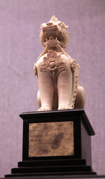 缅甸象牙雕狮子