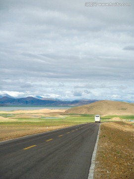 西藏阿里地区公路美景