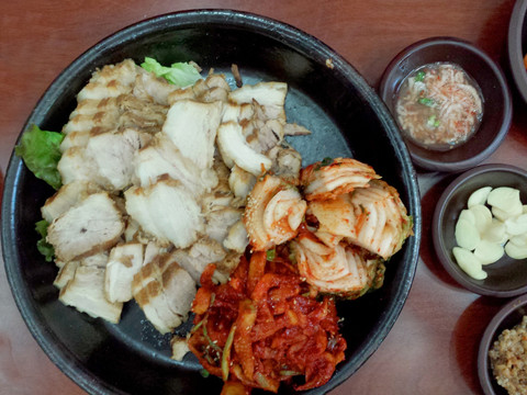 韩国料理包五花肉