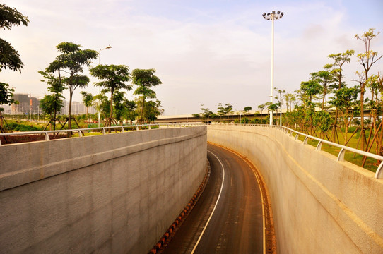 下穿隧道道路