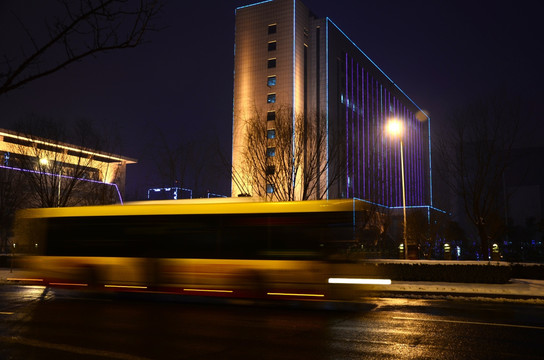 夜景 路灯 灯火辉煌 马路