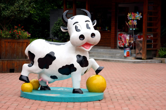 奶牛雕塑装饰品