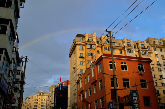 城市雨后彩虹