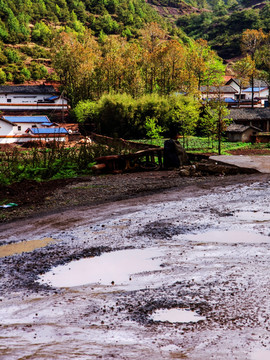 乡村公路 泥坑水凼