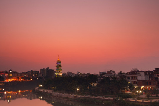 罗定文塔夜景