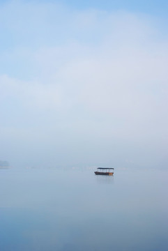 湖上轻舟 靖西渠洋湖风光