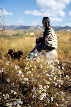 女人和野花