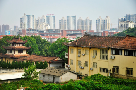 城市边缘的旅游景点