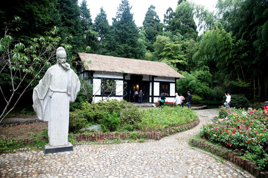 庐山花径园白居易雕像