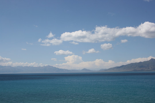 湖泊 赛里木湖 蓝天 湖水