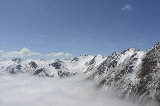 巴朗山雪山风光