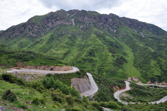 山路弯弯