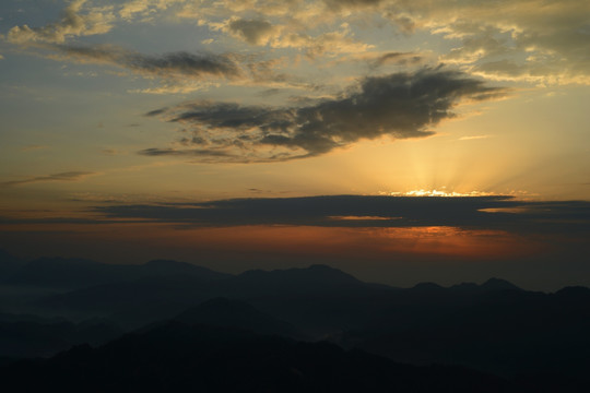 彭州龙门山日出