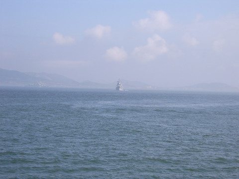 胶州湾东海舰队战舰演习