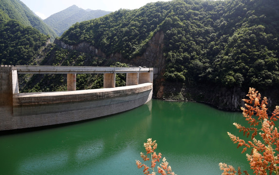 中里坪水库景色