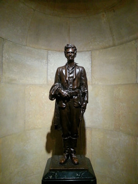 年轻林肯雕像