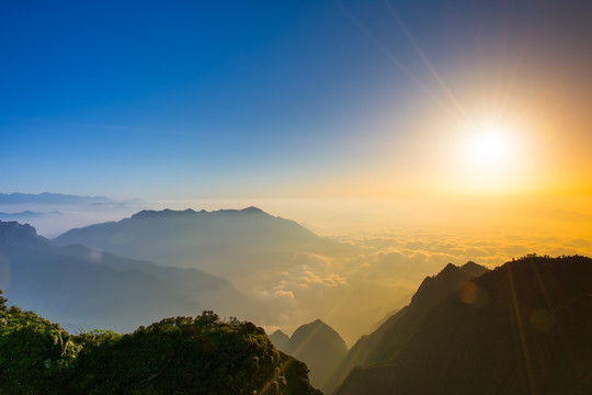 牛背山日出