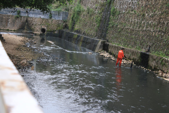 河道清道夫