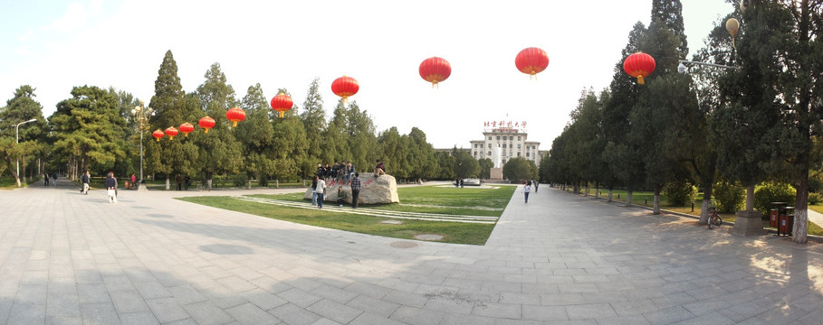 北京科技大学红灯笼毕业留影