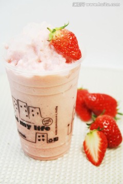 草莓冰霜奶昔