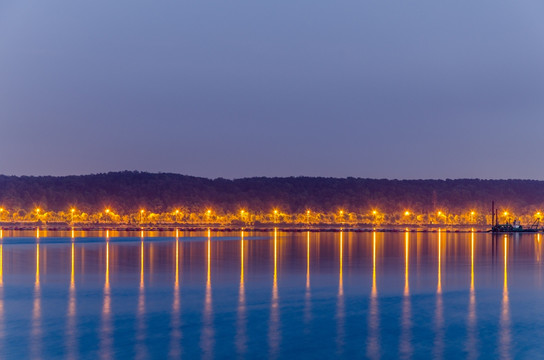 湖泊夜景