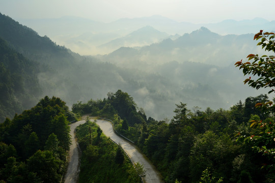 什邡八角镇盘山公路云雾