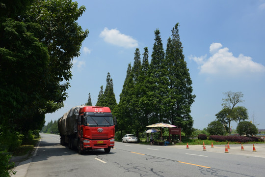 四川彭州公路货车