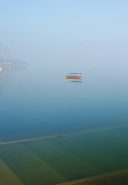 湖上轻舟 靖西渠洋湖风光