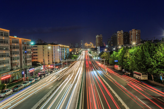 城市道路夜景