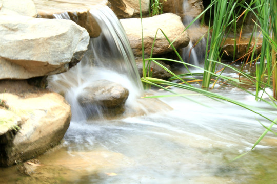 小溪流水