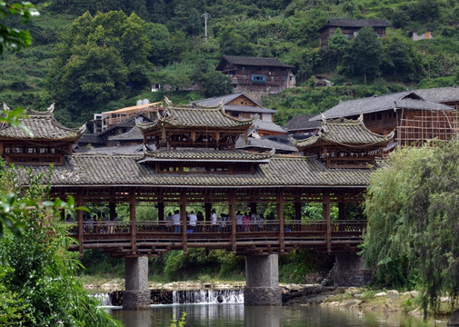 木桥流水苗家村