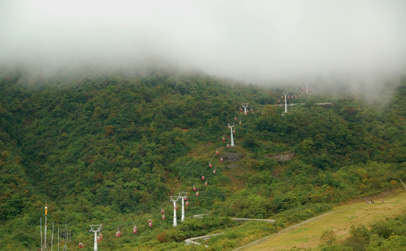 西岭雪山滑草场索道