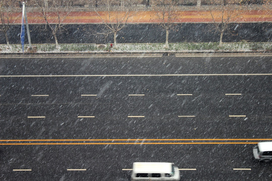 公路雪景