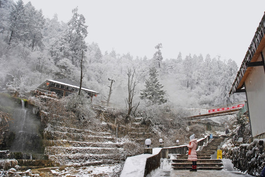 白雪皑皑二号营地温泉区