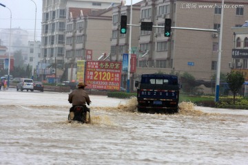 涉水