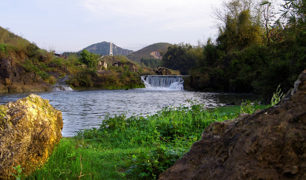 小河流水