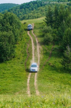 越野汽车山坡地形驾驶