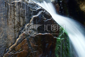 泰山水瀑