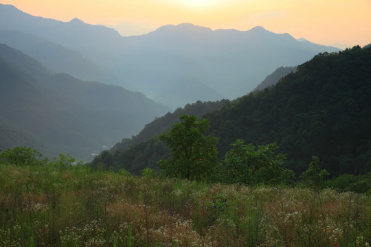 山间云霞